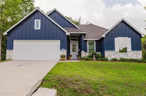 26600 Doe Ln, Hempstead, TX 77445