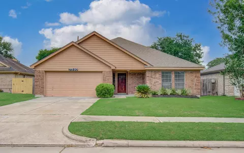 7510 Cavesson Dr, Cypress, TX 77433