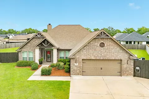 64 Poppy Ct, Lake Jackson, TX 77566