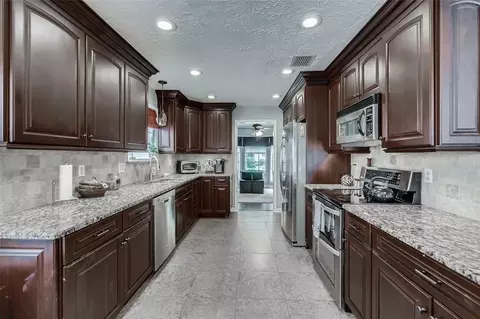 23007 Squirrel Tree St, Spring, TX 77389 photo 4