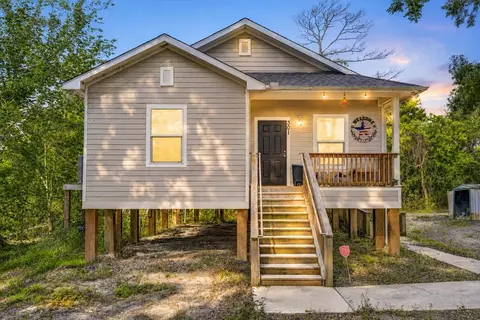 301 Bayou Dr, Channelview, TX 77530