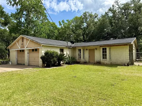210 S Martin Luther King, Sweeny, TX 77480