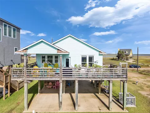 4710 Palm St, Freeport, TX 77541