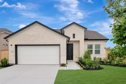 7923 Jade Crest Dr, Angleton, TX 77515