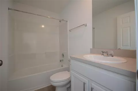 Bath - 1319 Winding Willow Dr, Pinehurst, TX 77362 photo 1 of 2