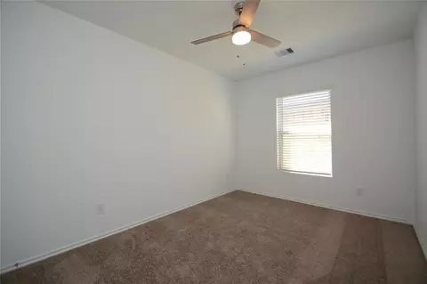 Bedroom - 1319 Winding Willow Dr, Pinehurst, TX 77362 photo 3 of 6