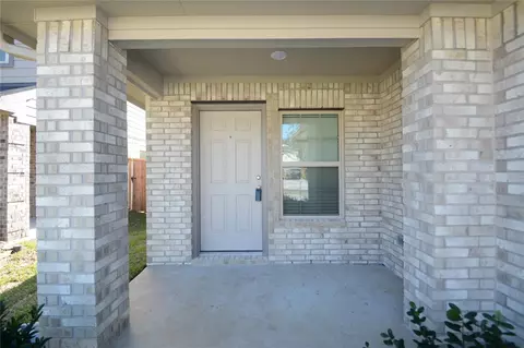Exterior - 1319 Winding Willow Dr, Pinehurst, TX 77362 photo 4 of 5