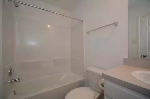 Bath - 1319 Winding Willow Dr, Pinehurst, TX 77362 photo 2 of 2