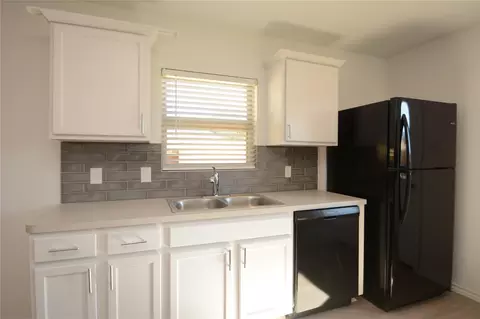 Kitchen - 1319 Winding Willow Dr, Pinehurst, TX 77362 photo 7 of 7