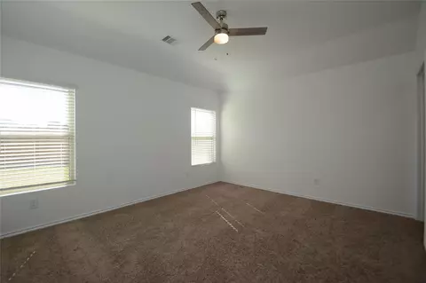 Bedroom - 1319 Winding Willow Dr, Pinehurst, TX 77362 photo 4 of 6