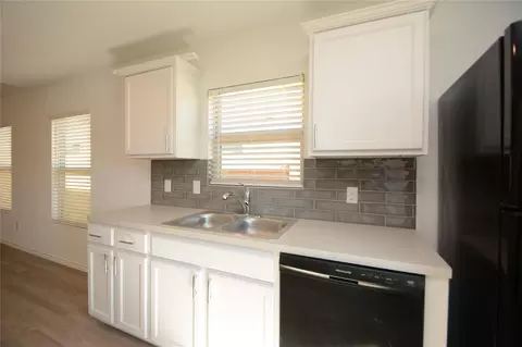 Kitchen - 1319 Winding Willow Dr, Pinehurst, TX 77362 photo 6 of 7