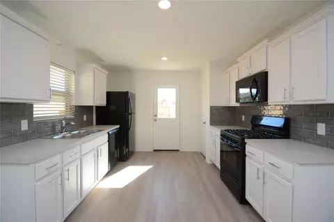 Kitchen - 1319 Winding Willow Dr, Pinehurst, TX 77362 photo 1 of 7