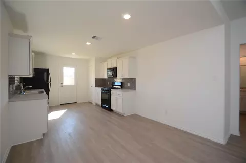 Entry Way - 1319 Winding Willow Dr, Pinehurst, TX 77362 photo 2 of 2