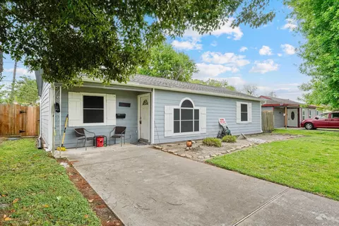 2113 Pickerton Dr, Deer Park, TX 77536