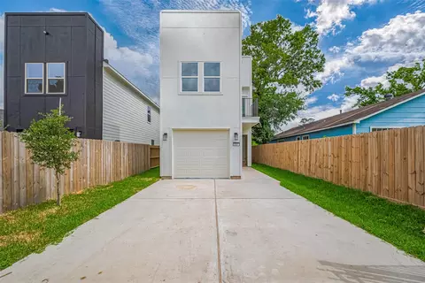 7307 W Knoll St, Houston, TX 77028