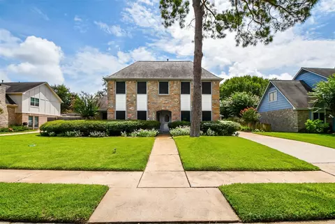 1002 Mill Run Dr, Sugar Land, TX 77498