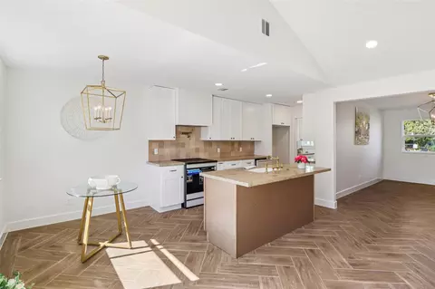 2019 Magnolia Dr, La Marque, TX 77568