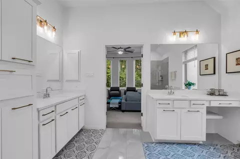 Bath - 2915 Oakcrest Meadow Ct, Spring, TX 77386 photo 1 of 3