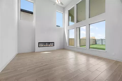 Living - 16423 Cat Ct, Conroe, TX 77302 photo 2 of 3