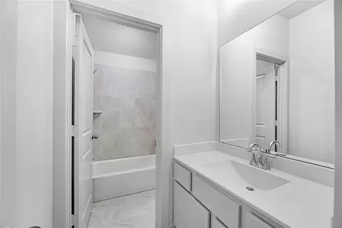 Bath - 16423 Cat Ct, Conroe, TX 77302 photo 2 of 2