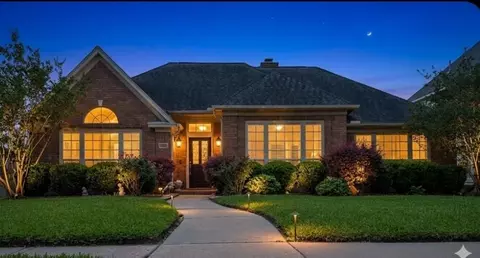 13107 Walnut Lake Rd, Houston, TX 77065