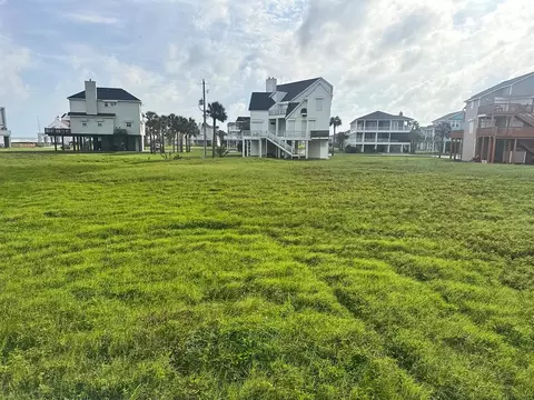 46 Deets Rd, Galveston, TX 77554