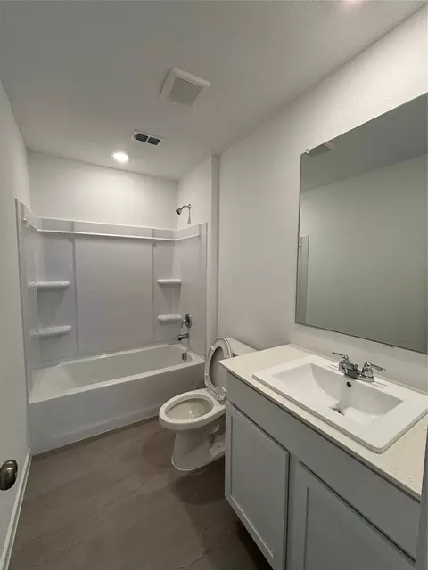 Bath - 557 Falling Cave Dr, Willis, TX 77378 photo 6 of 6