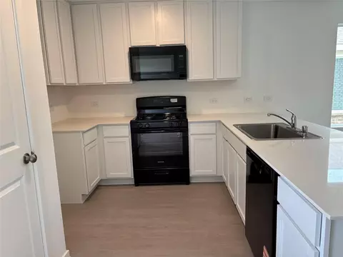 Kitchen - 557 Falling Cave Dr, Willis, TX 77378 photo 4 of 4