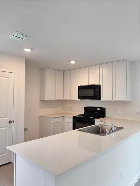 Kitchen - 557 Falling Cave Dr, Willis, TX 77378 photo 2 of 4