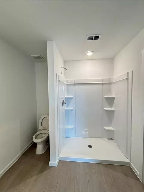 Bath - 557 Falling Cave Dr, Willis, TX 77378 photo 3 of 6