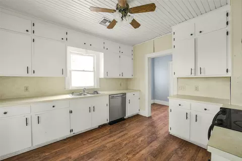 Kitchen - 2120 Fm 389, Brenham, TX 77833 photo 4 of 4