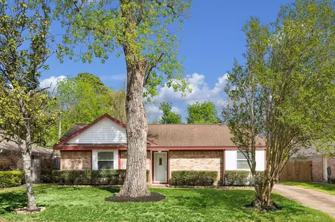 9006 Stone Brook Ln, Houston, TX 77040