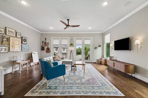 1018 Shepherd Oaks Dr, Houston, TX 77018