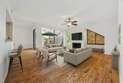 318 Litchfield Ln, Houston, TX 77024