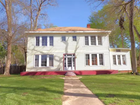 718 E Houston Ave, Crockett, TX 75835