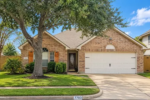 7703 Omaha Dr, Baytown, TX 77521