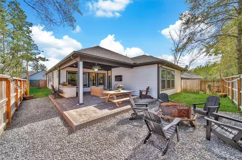 325 Bromley Square Dr, Montgomery, TX 77316