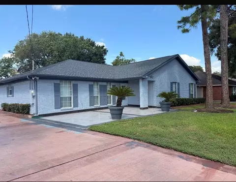 201 Amber Ln, League City, TX 77573