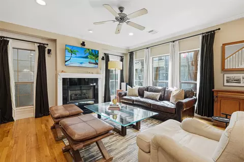 527 Oxford St #C, Houston, TX 77007