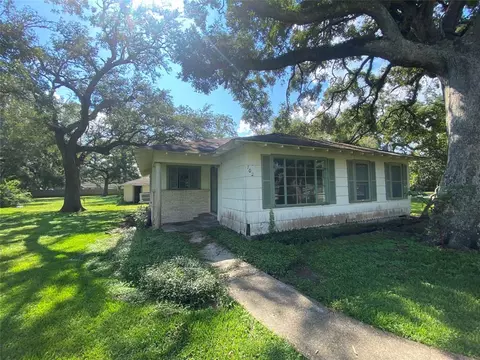702 Avenue A, Sweeny, TX 77480 photo 1