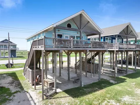 2496 Highway 87, Gilchrist, TX 77617