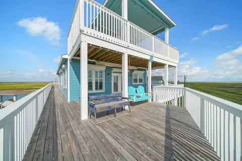 Exterior - 405 Pompano Dr, Freeport, TX 77541 photo 7 of 9