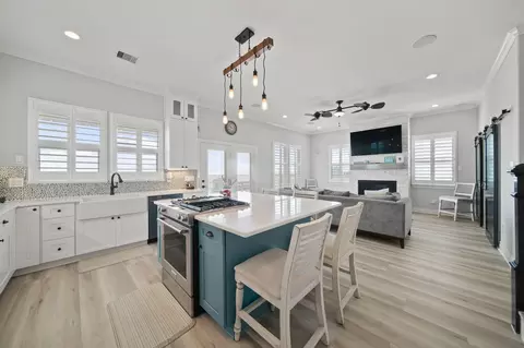 Kitchen - 405 Pompano Dr, Freeport, TX 77541 photo 4 of 6