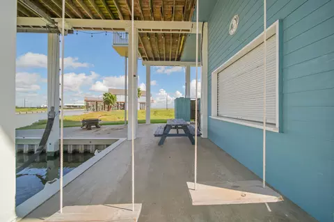Exterior - 405 Pompano Dr, Freeport, TX 77541 photo 2 of 9