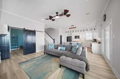Living - 405 Pompano Dr, Freeport, TX 77541 photo 3 of 4