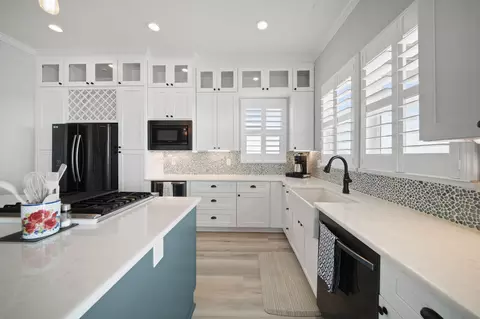 Kitchen - 405 Pompano Dr, Freeport, TX 77541 photo 2 of 6