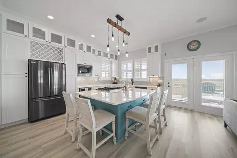 Kitchen - 405 Pompano Dr, Freeport, TX 77541 photo 5 of 6