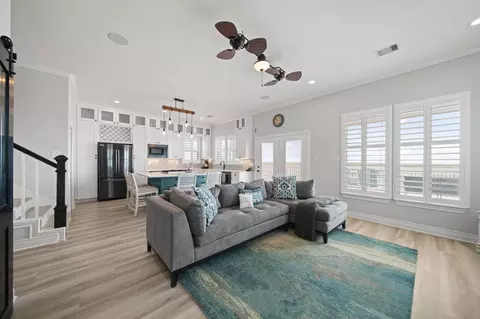 Living - 405 Pompano Dr, Freeport, TX 77541 photo 2 of 4