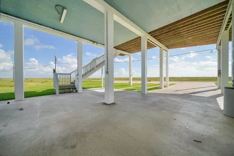 Exterior - 405 Pompano Dr, Freeport, TX 77541 photo 4 of 9