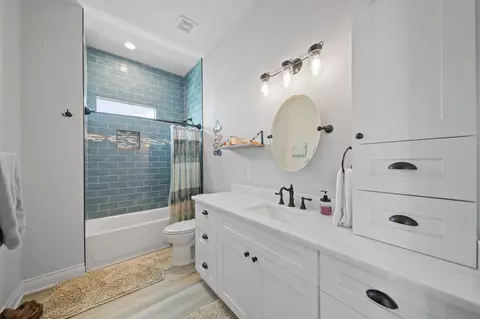 Bath - 405 Pompano Dr, Freeport, TX 77541 photo 3 of 5